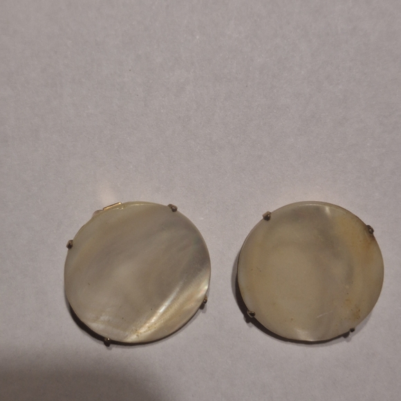Accessories - Round Mother-of-Pearl Clip Earrings - Ivory Tone